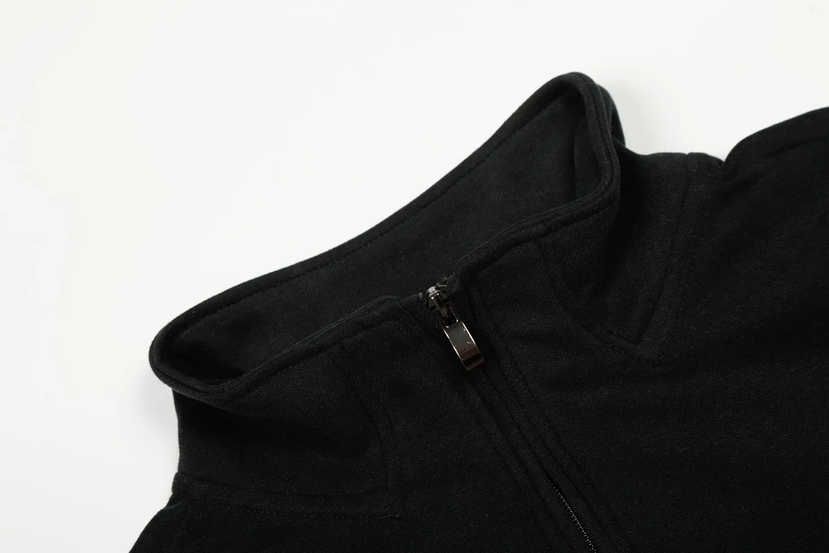 P220 Top quality" Style number: T5100# [Ralph Lauren classic pony embroidered half-zip lapel POLO sweatshirt] ✅Ralph Lauren Ralph Lauren autumn and winter basic versatile polo lapel sweatshirt for men and women couples ✅Moderate thickness, comfortable and soft fabric, strong breathability, can be worn alone or under, ✅Old money style, lazy style, popular retro style simple style, ✅Classic basic version Can be worn between 90kg and 160kg. ✅Wear alone in autumn and winter. Simple and easy to wear under the hood. Recommended for couples. Size: S-L. Color: Black Gray Khaki